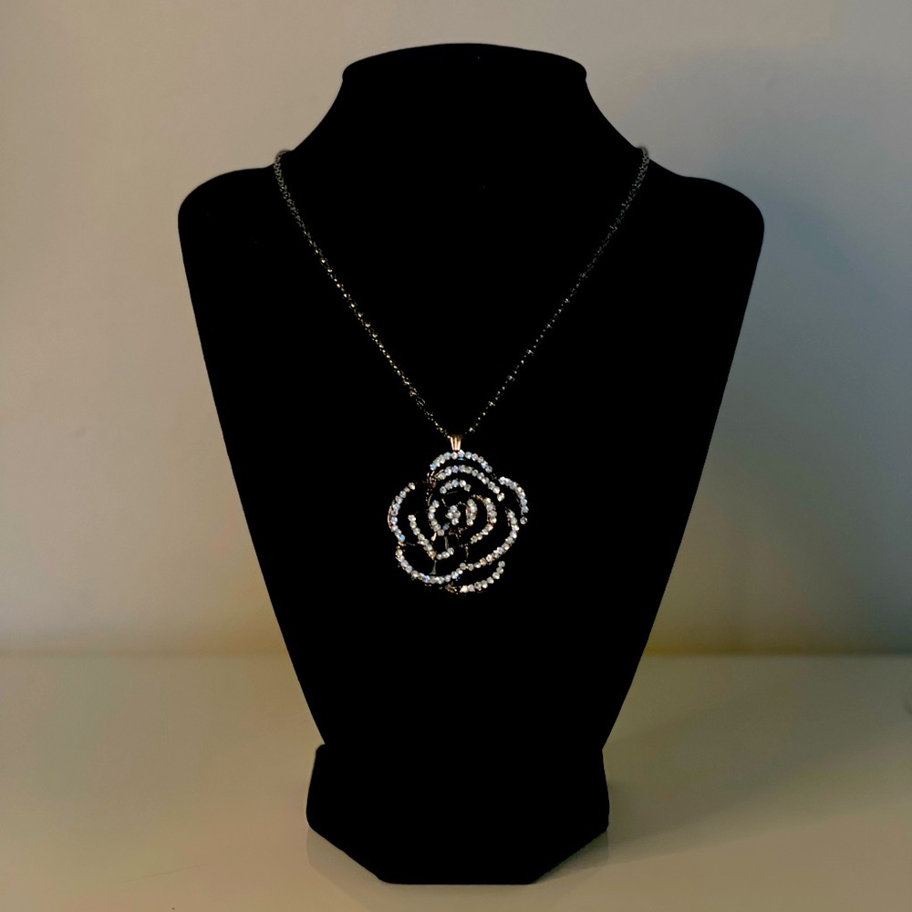 Rose brand new necklace